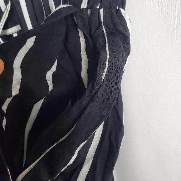 Ambiance Apparel Black/White Striped Paper Bag Shorts High Waist With Tie Size M - Picture 3 of 5